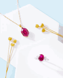 Gif animé bijoux pierres et chaine